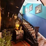 Birdy Room - Lemur Lodge