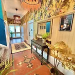Birdy Room - Lemur Lodge